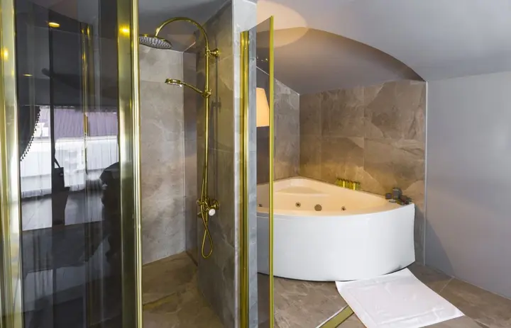 Йомра: Real King Suit Otel