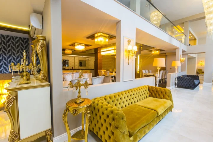 Йомра: Real King Suit Otel