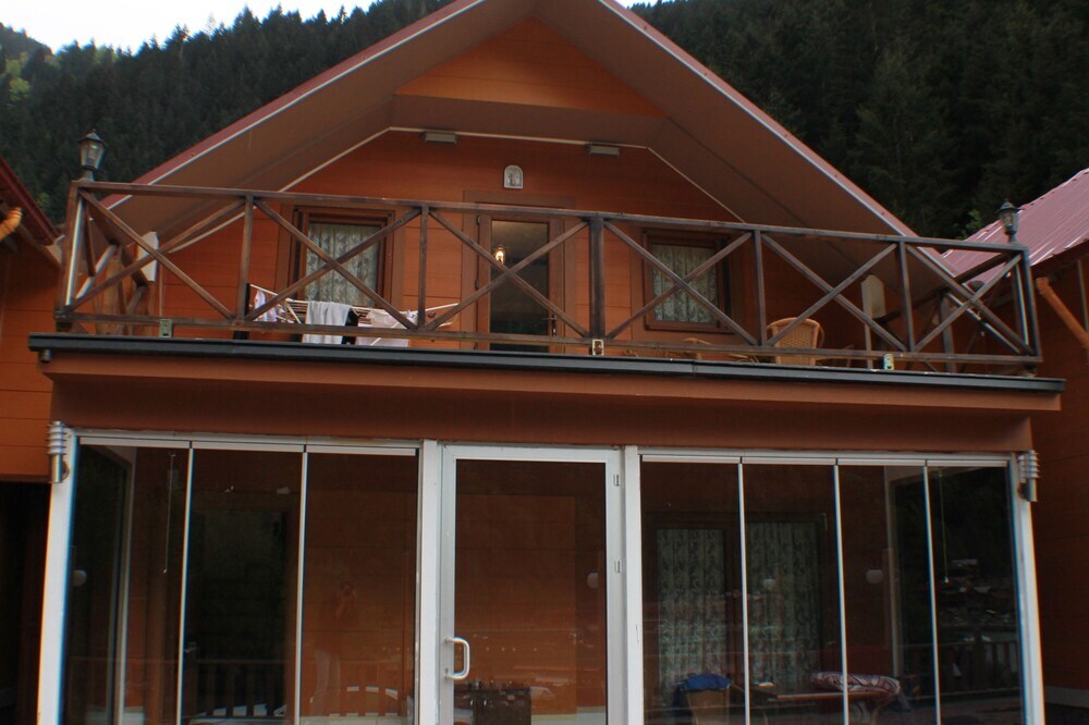 Узунгёль: Ada Bungalow Hotel