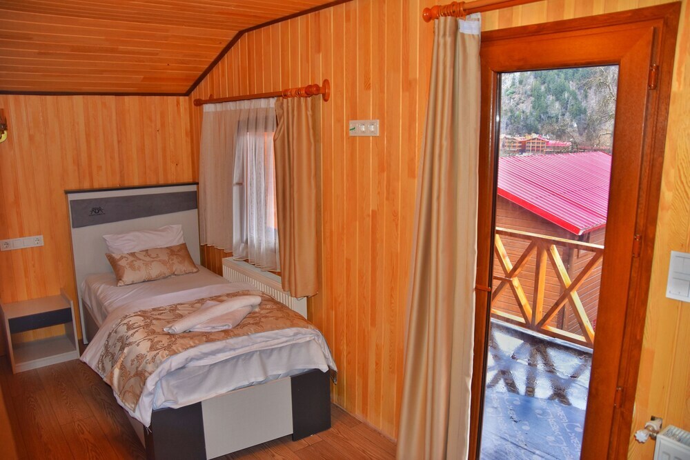 Узунгёль: Ada Bungalow Hotel
