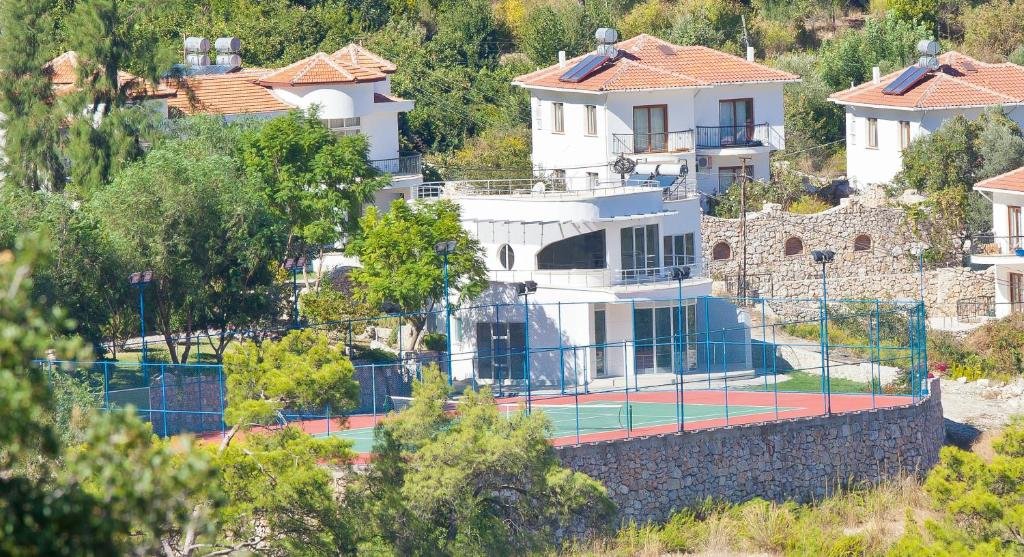 Кумлуджа: Racket House