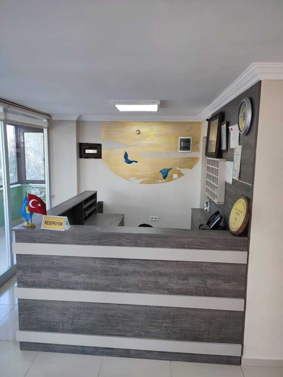Гузеляли: Adaya Karşı Otel