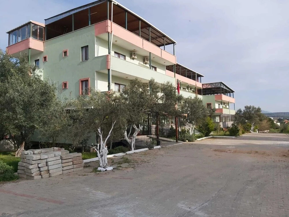 Гузеляли: Adaya Karşı Otel