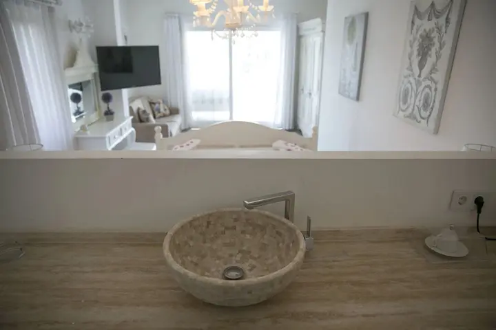 Голькой: Karianda Hotel