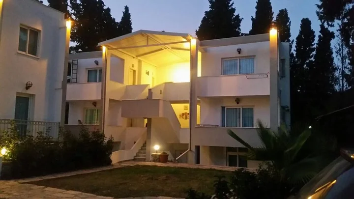 Бодрум: Отель Çamlıköşk Apart Otel