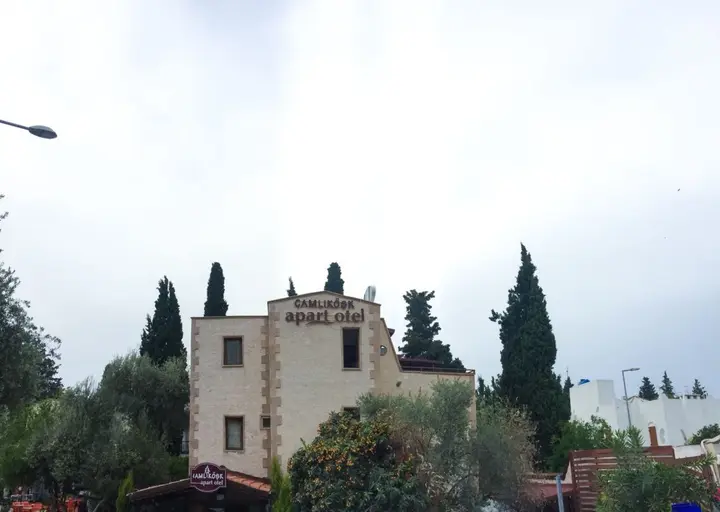 Бодрум: Отель Çamlıköşk Apart Otel