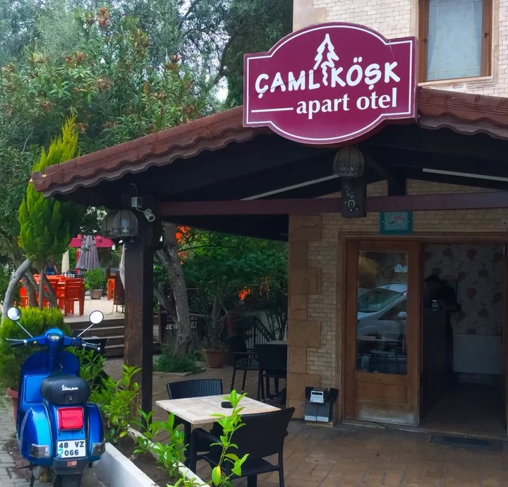 Бодрум: Отель Çamlıköşk Apart Otel