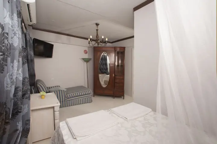 Бозджаада: Iola Hotel