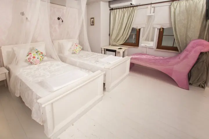Бозджаада: Iola Hotel