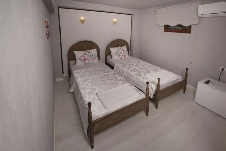 Бозджаада: Iola Hotel