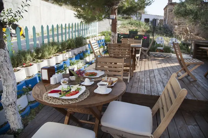Бозджаада: Iola Hotel