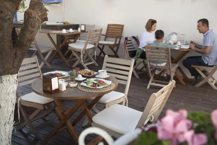 Бозджаада: Iola Hotel