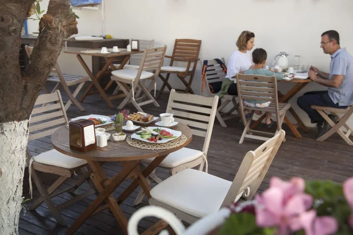 Бозджаада: Iola Hotel