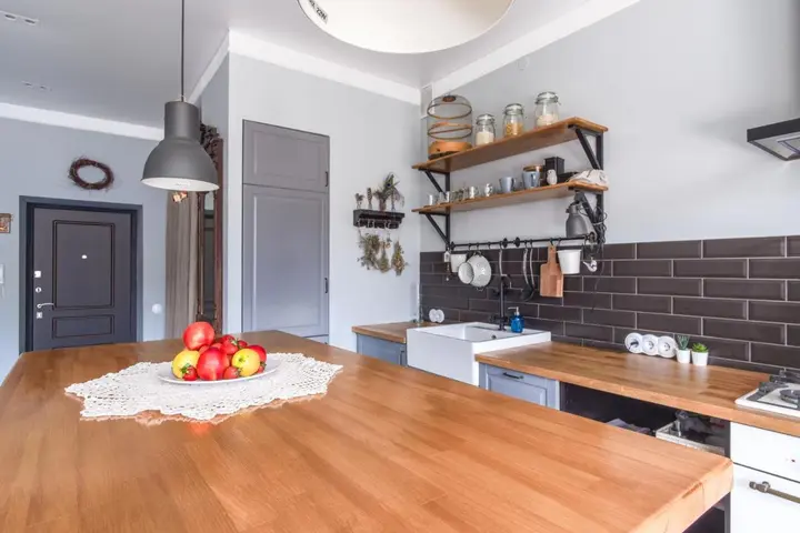 Кострома: Дизайнерская студия с панорамными окнами