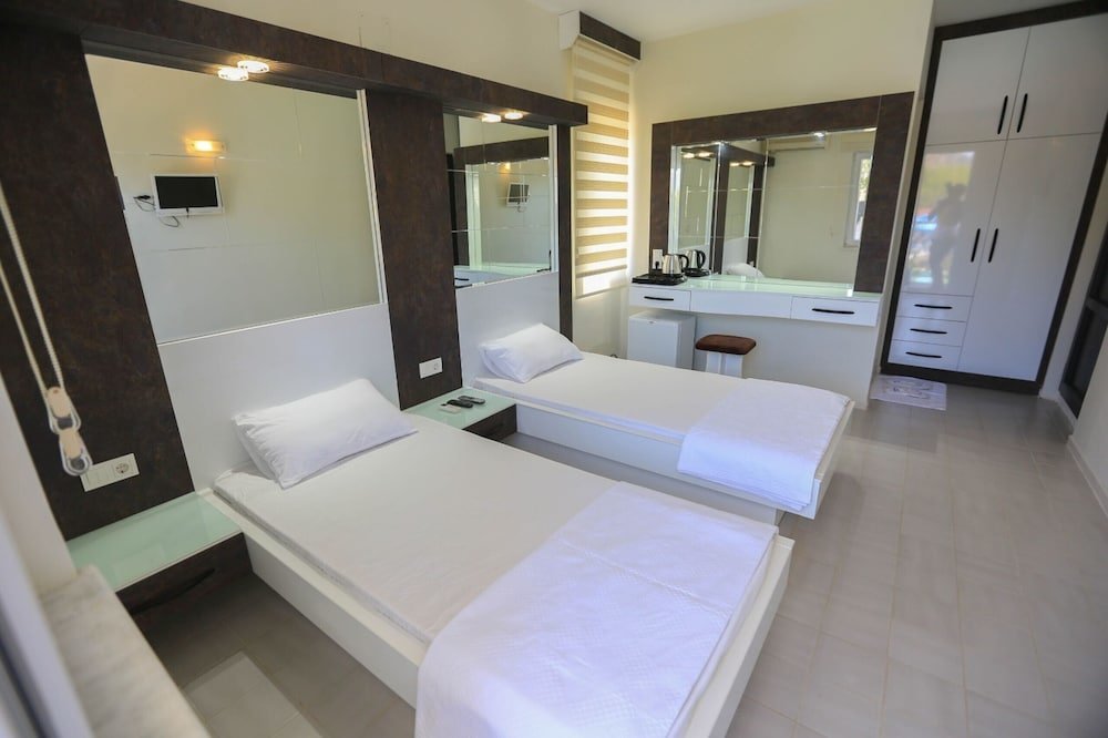 Адрасан: Otel Albos