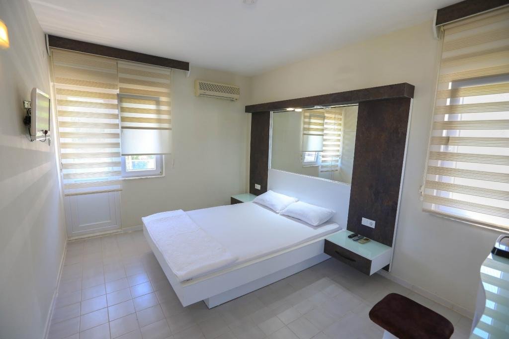 Адрасан: Otel Albos