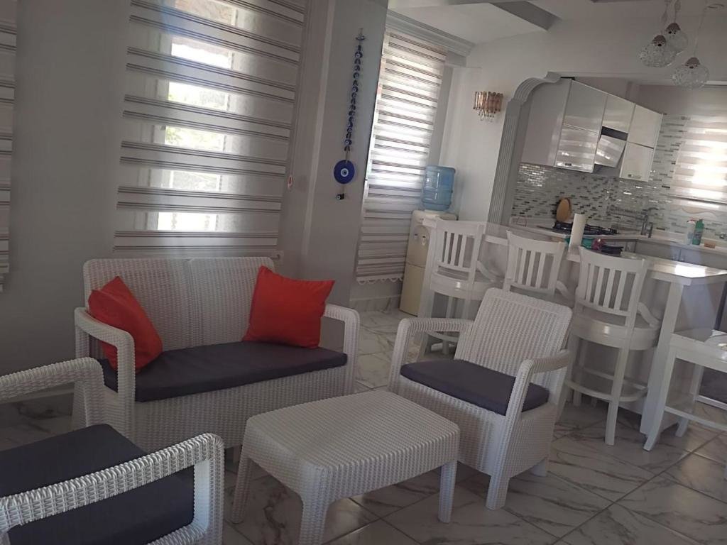 Искендерун: Dreamy Villa With Shared Pool and Garden in Hatay