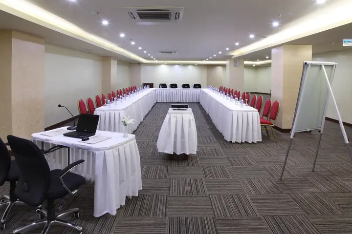 Адана: Otel Senbayrak City