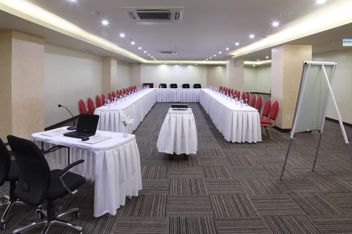 Адана: Otel Senbayrak City