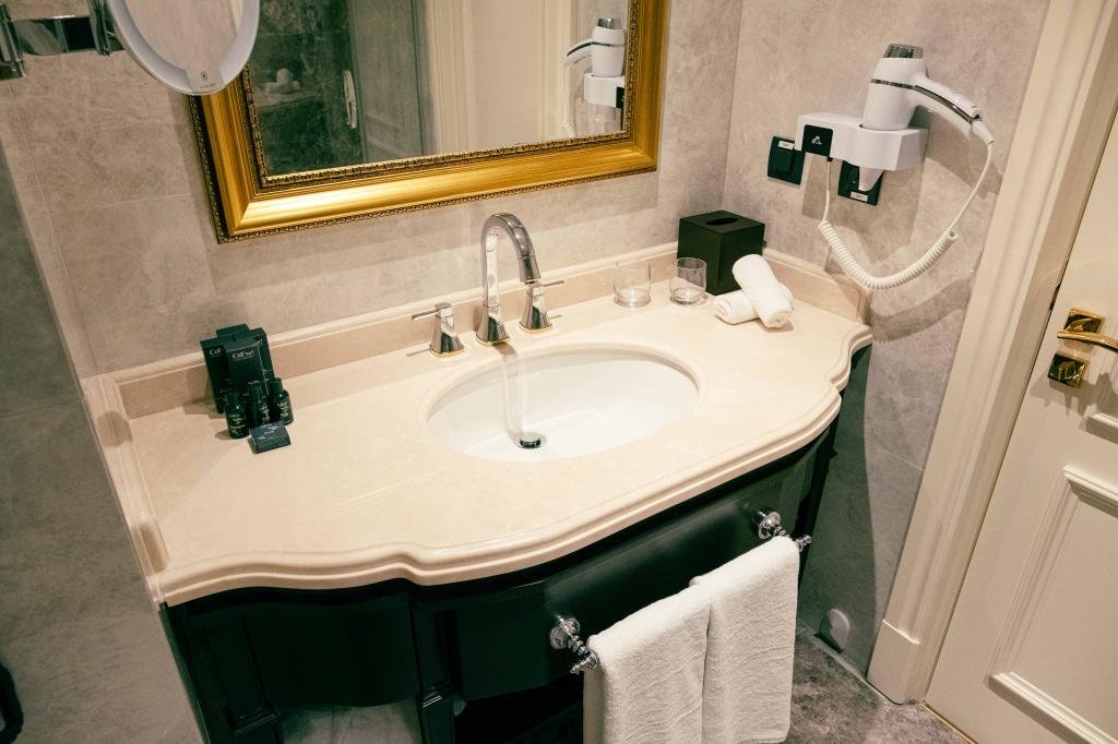 Стамбул: Dekalb Hotel
