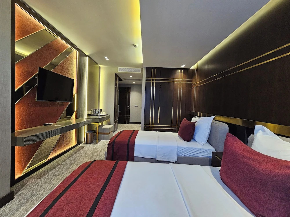 Мидьят: Asur Imperial Hotel