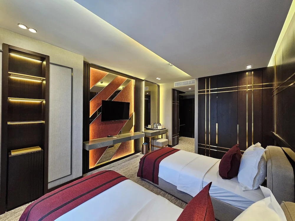 Мидьят: Asur Imperial Hotel