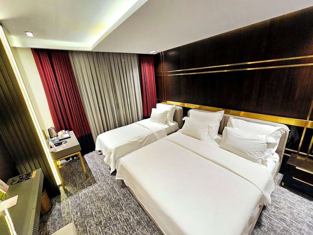 Мидьят: Asur Imperial Hotel
