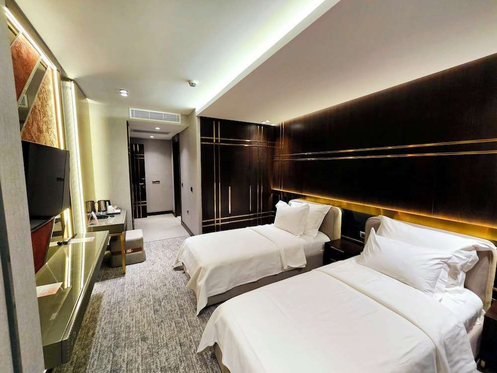 Мидьят: Asur Imperial Hotel