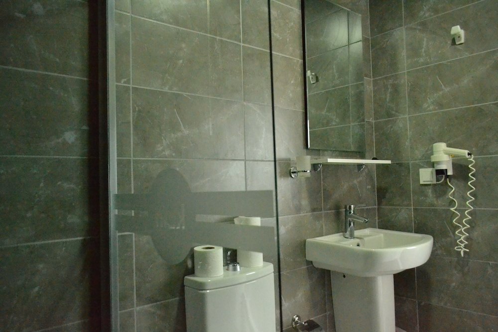 Гузеляли: Kum Hotel