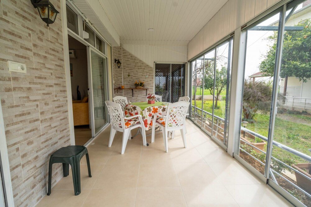 Богазкент: Serene House in Antalya With Shared Pool Garden