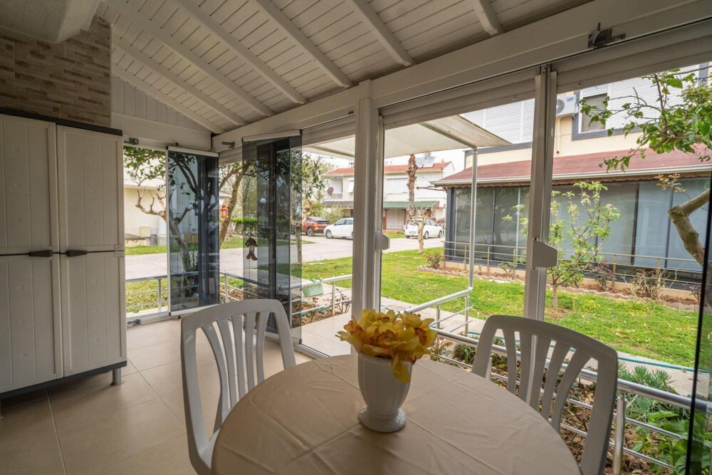 Богазкент: Serene House in Antalya With Shared Pool Garden