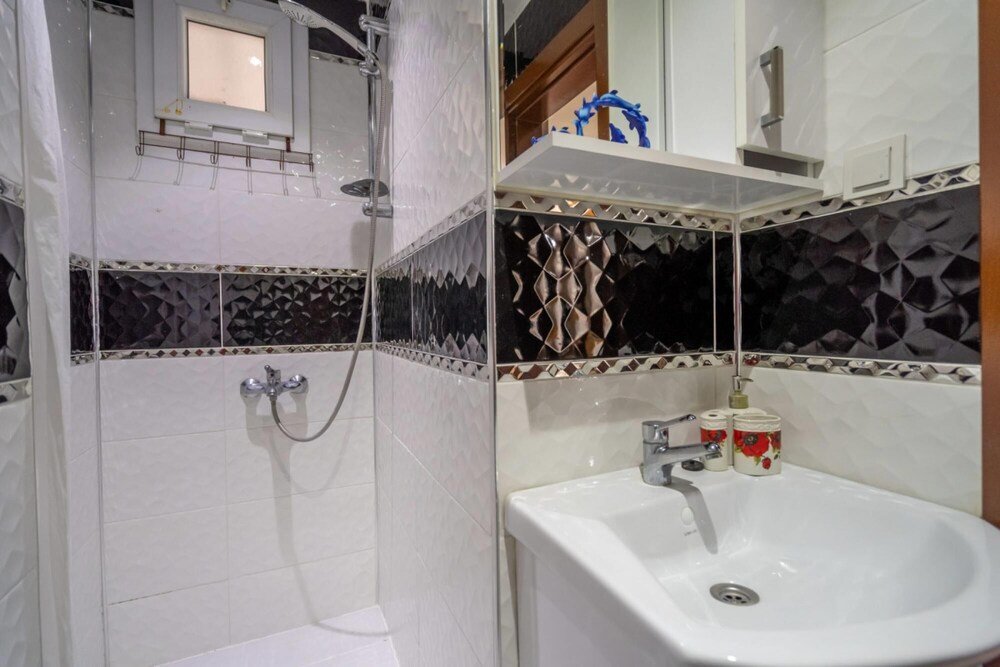 Богазкент: Serene House in Antalya With Shared Pool Garden