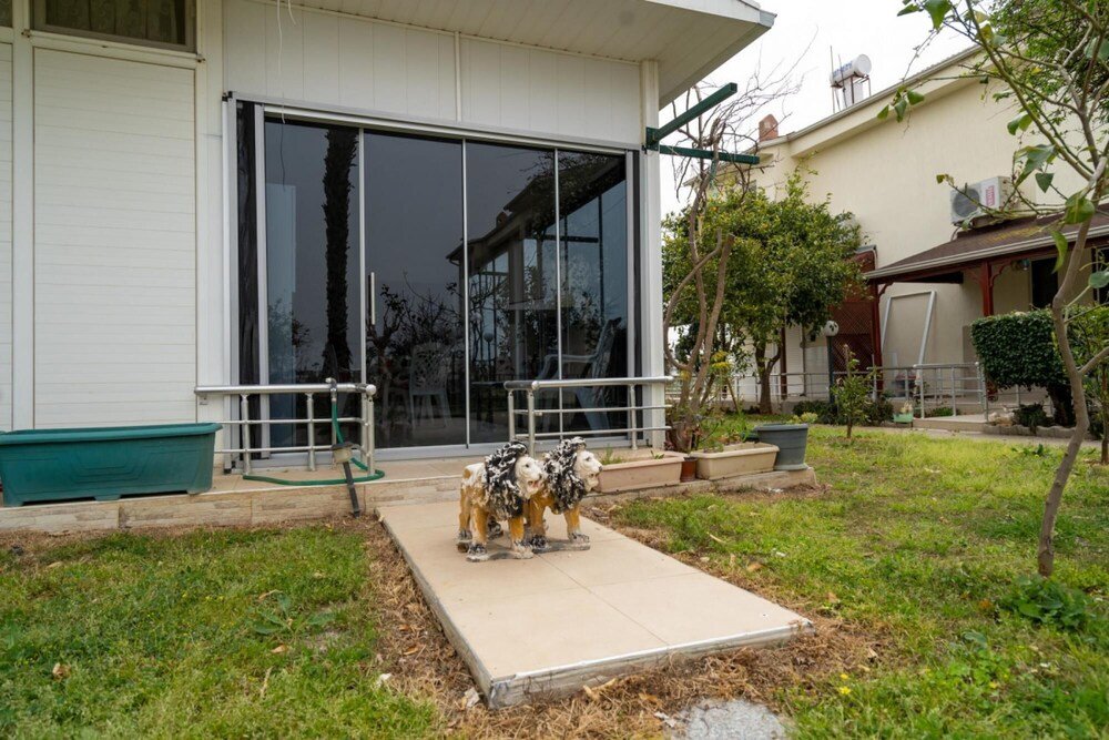 Богазкент: Serene House in Antalya With Shared Pool Garden