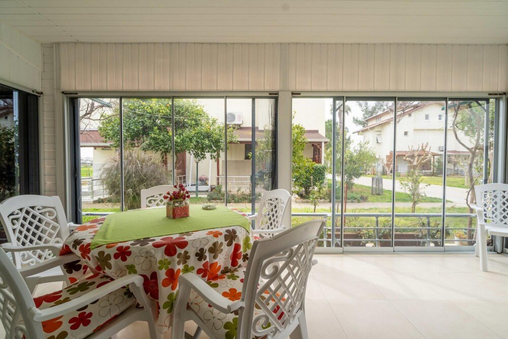 Богазкент: Serene House in Antalya With Shared Pool Garden