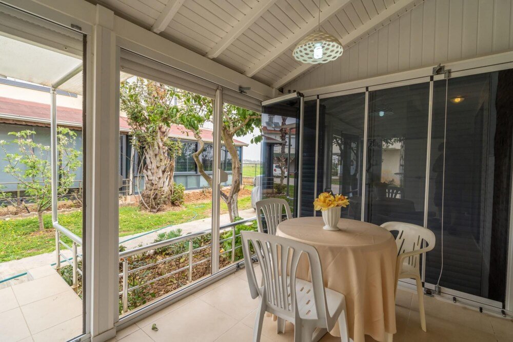 Богазкент: Serene House in Antalya With Shared Pool Garden