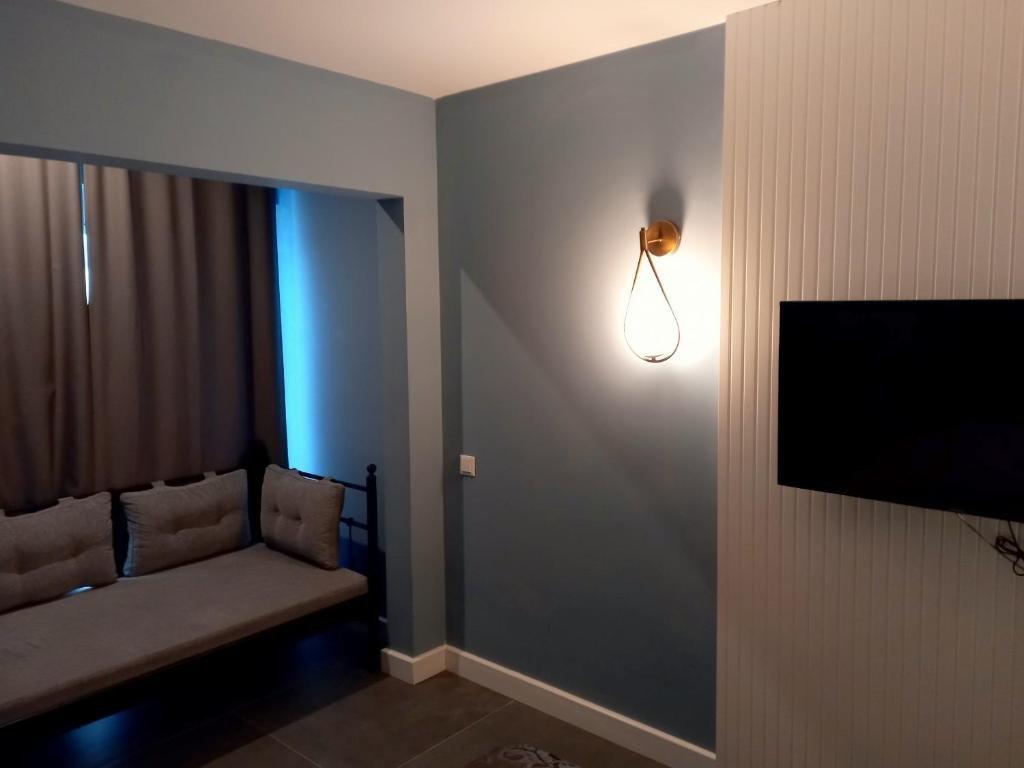 Каш: Un Amor Hotel (+16)