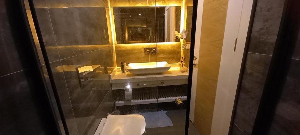 Каш: Un Amor Hotel (+16)