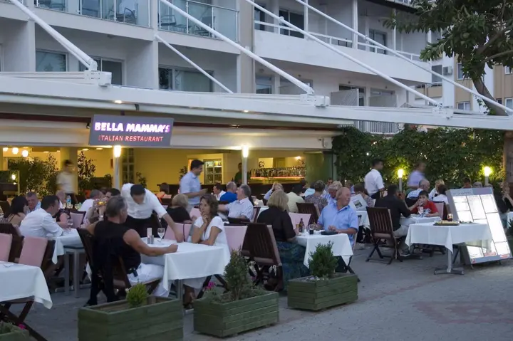 Гёчек: Delta Hotel
