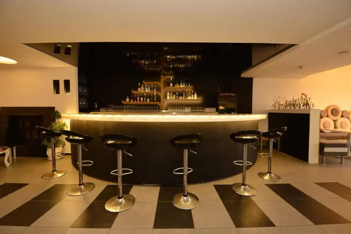 Гёчек: Delta Hotel