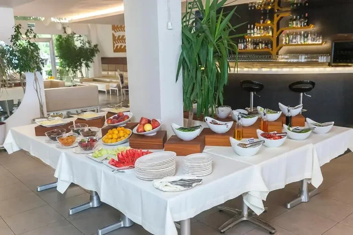 Гёчек: Delta Hotel