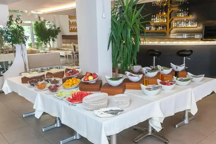 Гёчек: Delta Hotel