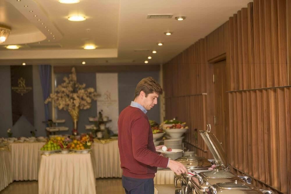 Усак: Ozgobek Ronesans Hotel De Luxe
