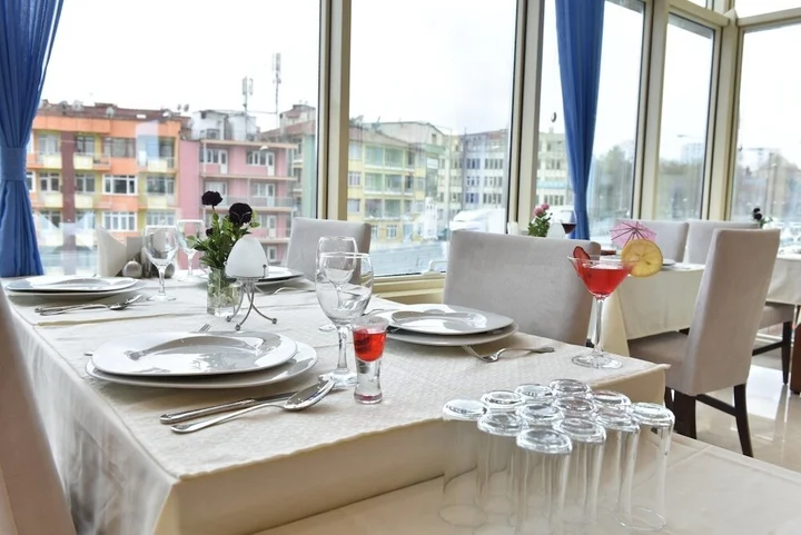 Усак: Ozgobek Ronesans Hotel De Luxe