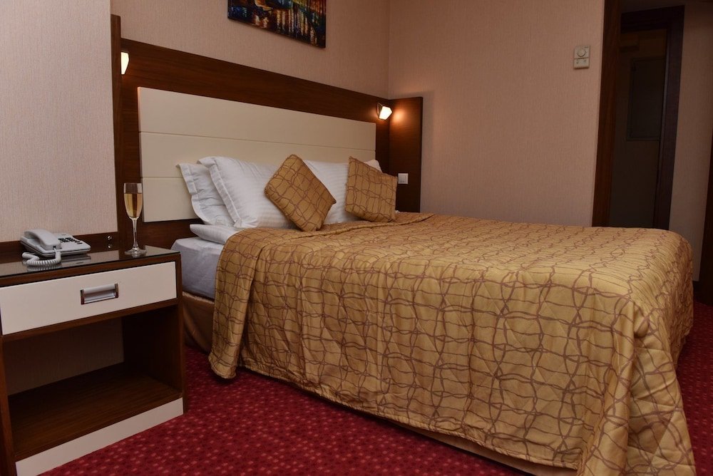 Усак: Ozgobek Ronesans Hotel De Luxe