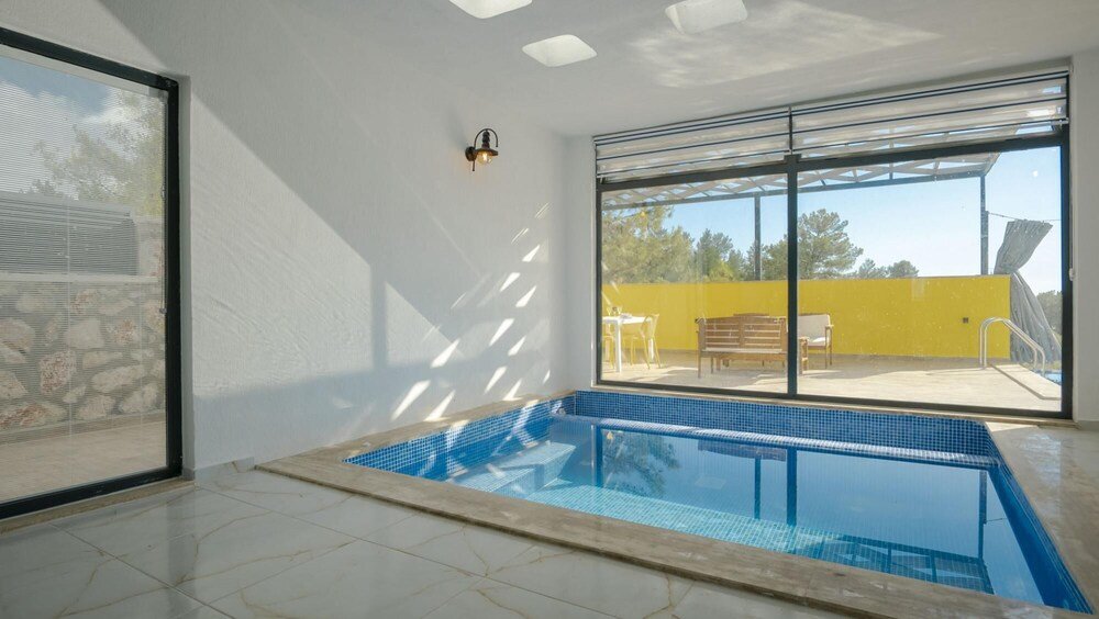 Исламлар: Captivating Villa With 2 Private Pools in Kas
