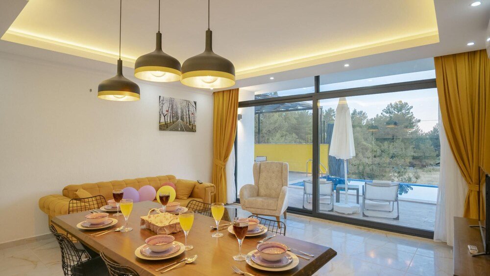 Исламлар: Captivating Villa With 2 Private Pools in Kas