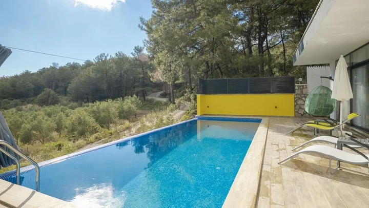 Исламлар: Captivating Villa With 2 Private Pools in Kas