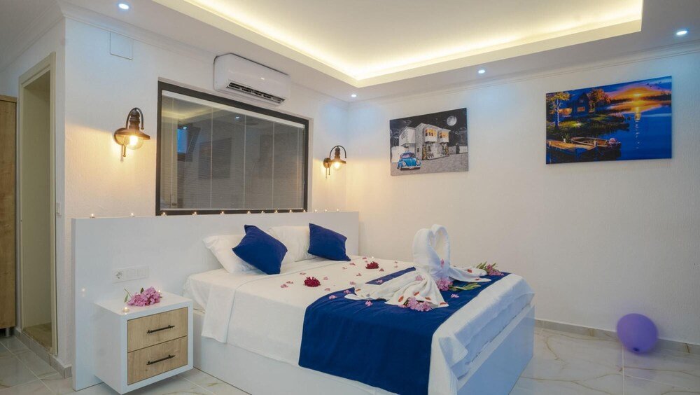 Исламлар: Captivating Villa With 2 Private Pools in Kas