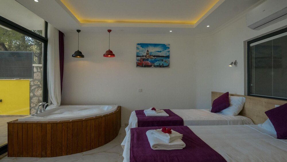Исламлар: Captivating Villa With 2 Private Pools in Kas
