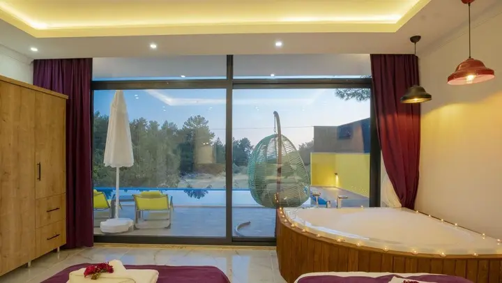 Исламлар: Captivating Villa With 2 Private Pools in Kas